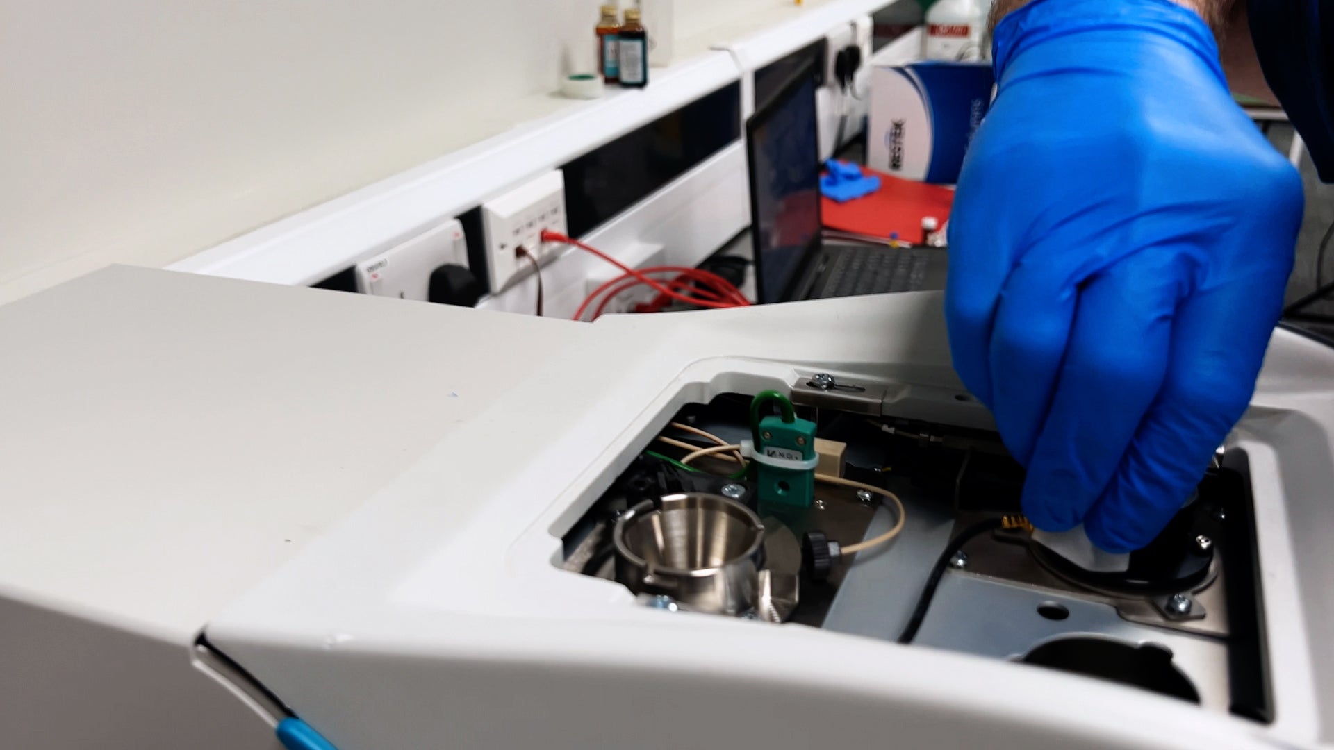 Wipe Cleanability Testing Electron Capture Detector (ECD) Wipe Test – Ellutia